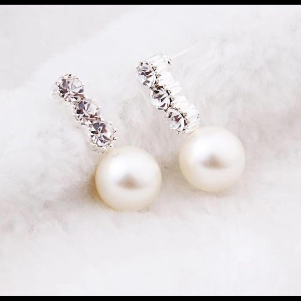 classy pearl fashion earrings
